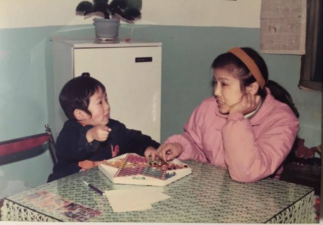 九顶假发的女孩 相关产品