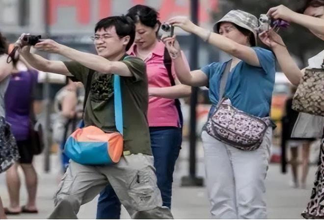 侥幸逃生的司机 相关产品